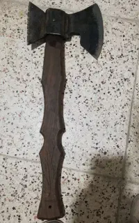 تبر کلکسیونی چوب سرخ هم آره هم تبر