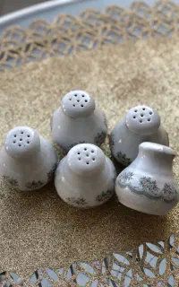 نمک پاش و سبد سبزی