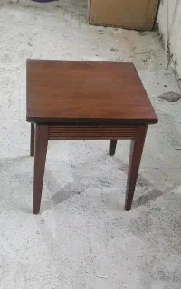 صندل و میز شطرنجی
