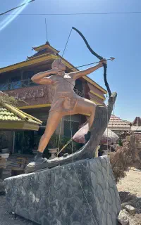 مجسمه ارش کمانگیر