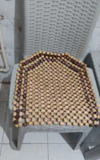 یک عدد رو صندلی چوبی  ۹۰۰۰۰۰