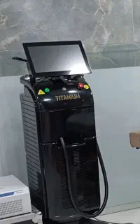 لیزر خانم ها‌ و آقایان توسط اپراتو خانم