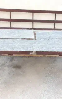 تخت فلزی
