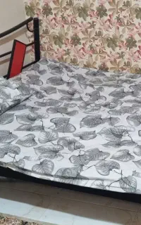 تخت فلزی