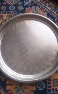 یک‌عدد سینی استیل نو سالم بفروش میرسد