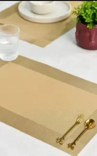 ست ابزار روی میز رستوران و کافه