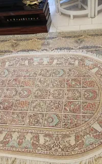 فرش بیضی شکل در حد نو