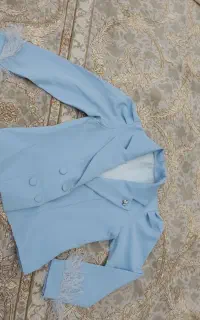تعدادی  لباس.