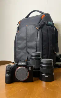 Sony a7 iii سونی آلفا با دو لنز و کوله سونی