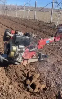 خدمات شخم زنی با تیلر و چاله کنی با دستگاه سیار