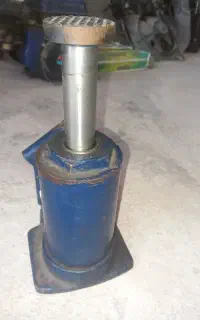 جک روغنی شش تنی فی ۱۸۰۰