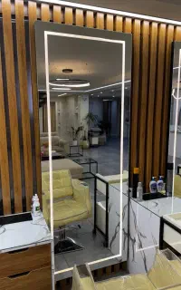 آینه قدی به همراه نما چوبی