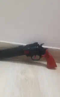 تفنگ اسباب بازی ۱۰۰هزار