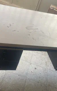 میز اداری و کامپیوتر