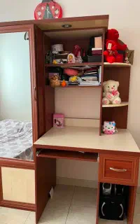 کتابخانه و میز آرایش