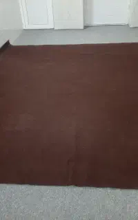 یک عدد موکت در حد نو به فروش می رسد.