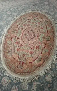 فرش بیضی گل برجسته یک ونیم متری