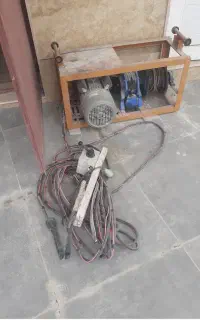 بالابر ساختمانی به همراه پایه و ریل