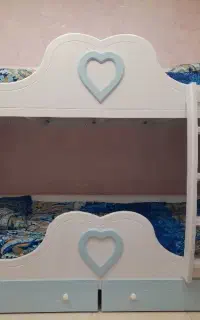 تخت دوطبقه جوان و نوجوان