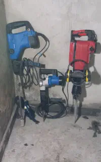 کارتخریب کاری با دستگاه هیلتی سوراخ کولر گازی