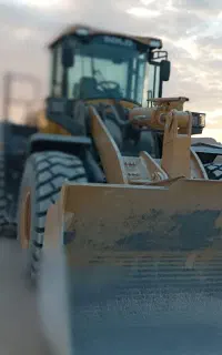 راننده‌لودر‌هستم‌‌روزانه‌درختمتم