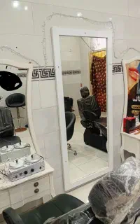یک آیینه قدی ودوآیینه دوکنسول