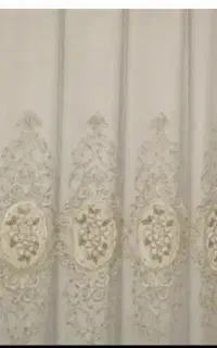 پرده گلدوزی شده