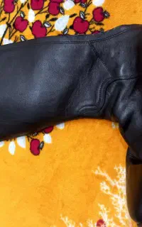 چکمه بزرگ وکوچیک