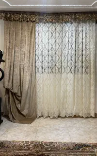 پرده پذیرایی همراه کتیبه و شال و