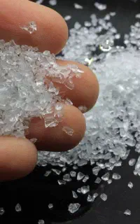 پودر شیشه  آرارات با دانه بندی دقیق و کاملا بیرنگ