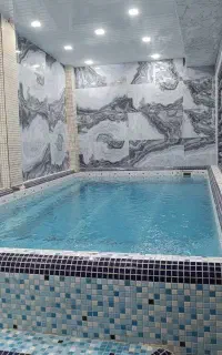 ویلا سه خواب استخر دار نزدیک بازار و دریا داخل شهر