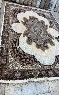 فرش بادوام . نویا  در رنگ‌بندی و طراحی مختلف