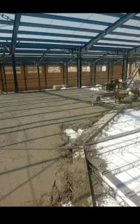 بتن‌ریزی‌دستی‌واجرای‌فنداسیون‌سقف تیرچه اهنی‌وبتن