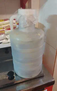 دبه خیار شور در حد نو