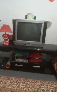 گاز و تلویزیون و میز