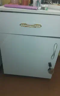 پاتختی و صندلی