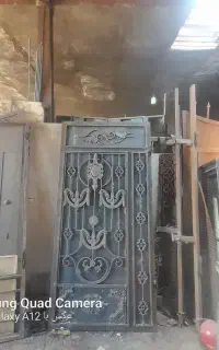 فروش یک درب آهنی ماشین رو