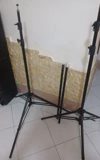 سه پایه رینگ لایت و دوربین به فروش می‌رسد