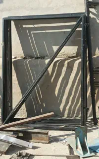 قاب فلزی برای تابلو مغازه
