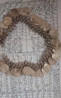 دستبند وکتاب خطی قدیمی
