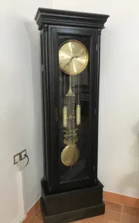 ساعت ایستاده چوبی