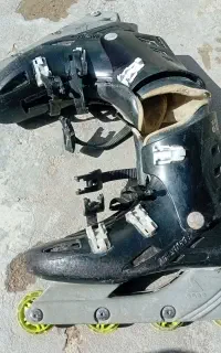 یک جفت اسکیت تمیز