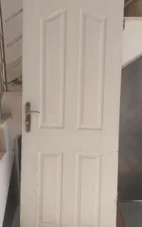 در چوبی دستشویی یا حمام