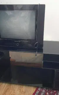 تلویزیون میز ساعت دیواری