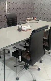 میز کنفرانس در حد نو