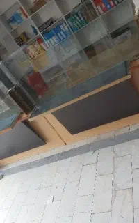 ۲ عدد پیشخوان با شیشه