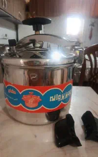 زود پز 8لیتری کاملا نو
