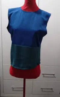 یک عدد مانکن پایه دار بلند