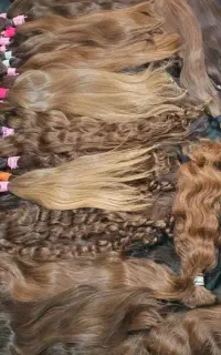 چرخ خیاطی . موها رنگی خام
