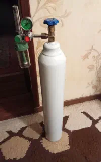 کپسول اکسیژن و مانومتر
